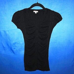 Grane Black Ruched V-Neck Cap Sleeve Top Medium